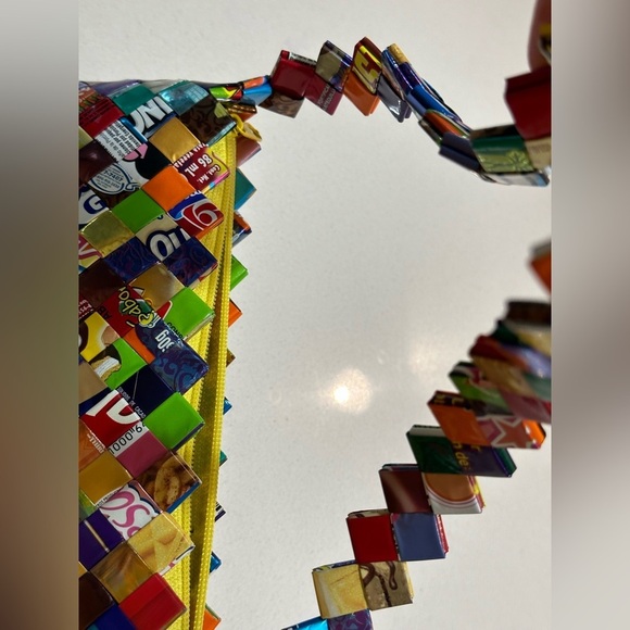 VIBRANT colourful Mexican artisan candy wrapper foil handbag with zipper closure - Picture 11 of 16